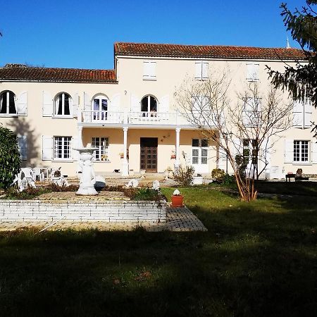لا روشيفوكولد Le Clos Des Cedres B&B المظهر الخارجي الصورة